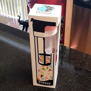 Pressa Bottle